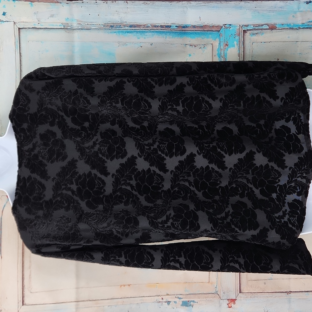 Sundance Bella Grace floral velvet lined top. - Picture 5 of 7